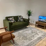 2 Bedroom Flat In Stoke Newington