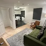 2 Bedroom Flat In Stoke Newington
